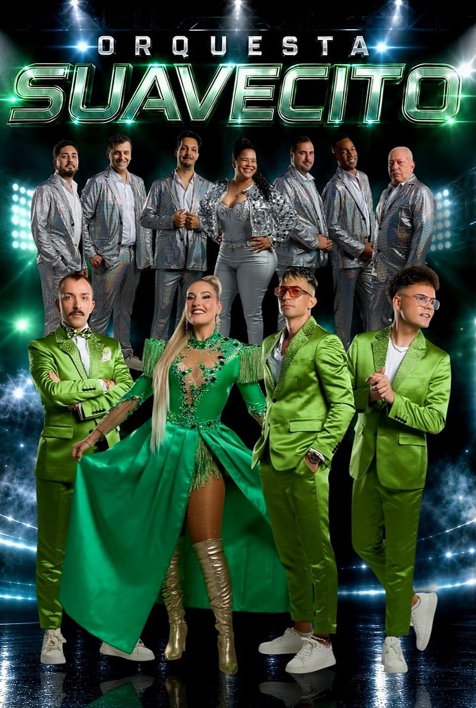 Orquesta Suavecito al completo con el traje principal verde